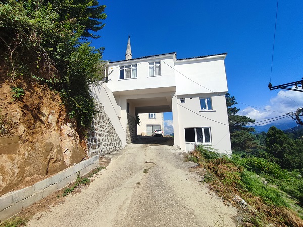 Foto - Karadeniz usulü yol! Bakın yol nereden geçiyor