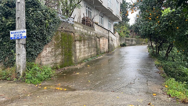 Foto - Karadeniz zekası bir kez daha gülümsetti! Tabelayı gören şaşkınlığını gizleyemiyor