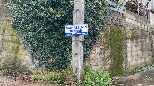 Foto - Karadeniz zekası bir kez daha gülümsetti! Tabelayı gören şaşkınlığını gizleyemiyor