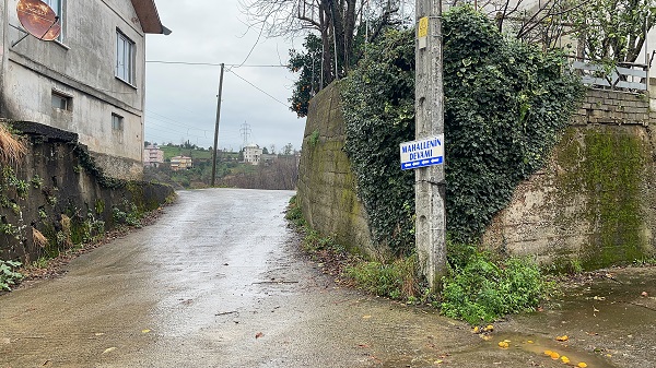 Foto - Karadeniz zekası bir kez daha gülümsetti! Tabelayı gören şaşkınlığını gizleyemiyor