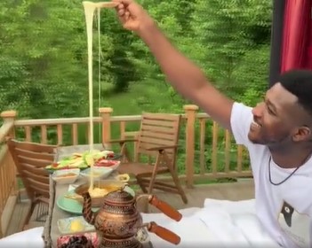 Foto - Karadeniz zekası yine yaptı yapacağını: Kahvaltı ona değil o kahvaltıya gidiyor!