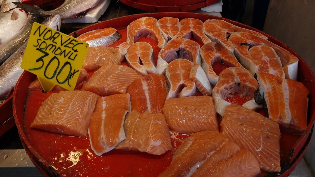 Foto - Karadeniz’de balık bereketi! Av yasağı bitti, tezgahlar şenlendi