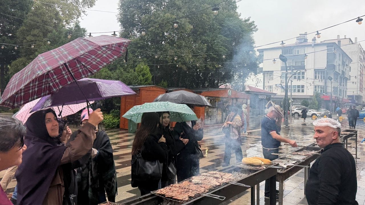 Foto - Karadeniz’de balık bolluğu Hopa’da ziyafete dönüştü