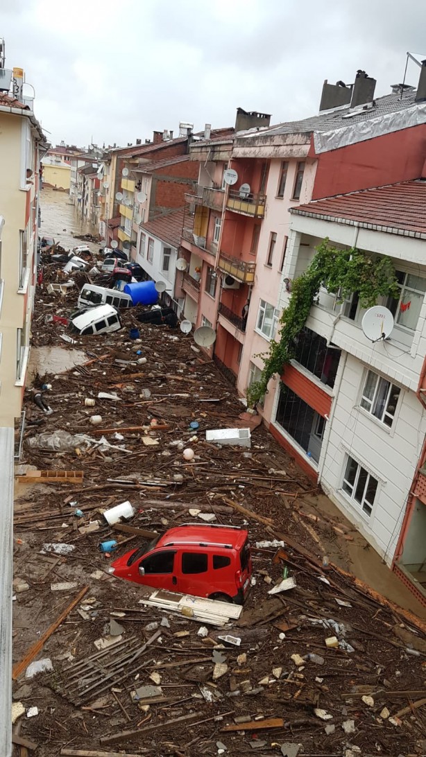 Foto - Karadeniz'de sel felaketi! Suyun yüksekliği 4 metreyi buldu! Haber alınamayan yerler var