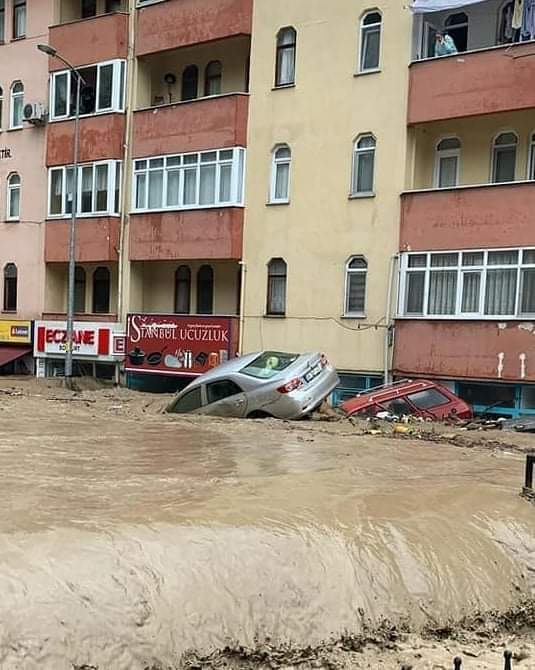 Foto - Karadeniz'de sel felaketi! Suyun yüksekliği 4 metreyi buldu! Haber alınamayan yerler var