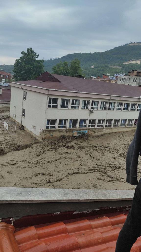 Foto - Karadeniz'de sel felaketi! Suyun yüksekliği 4 metreyi buldu! Haber alınamayan yerler var