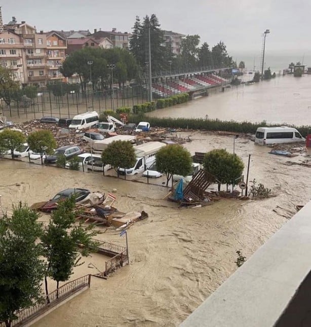 Foto - Karadeniz'de sel felaketi! Suyun yüksekliği 4 metreyi buldu! Haber alınamayan yerler var
