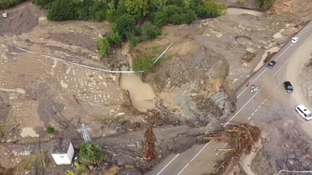 Foto - Karadeniz'de sel felaketi! Suyun yüksekliği 4 metreyi buldu! Haber alınamayan yerler var