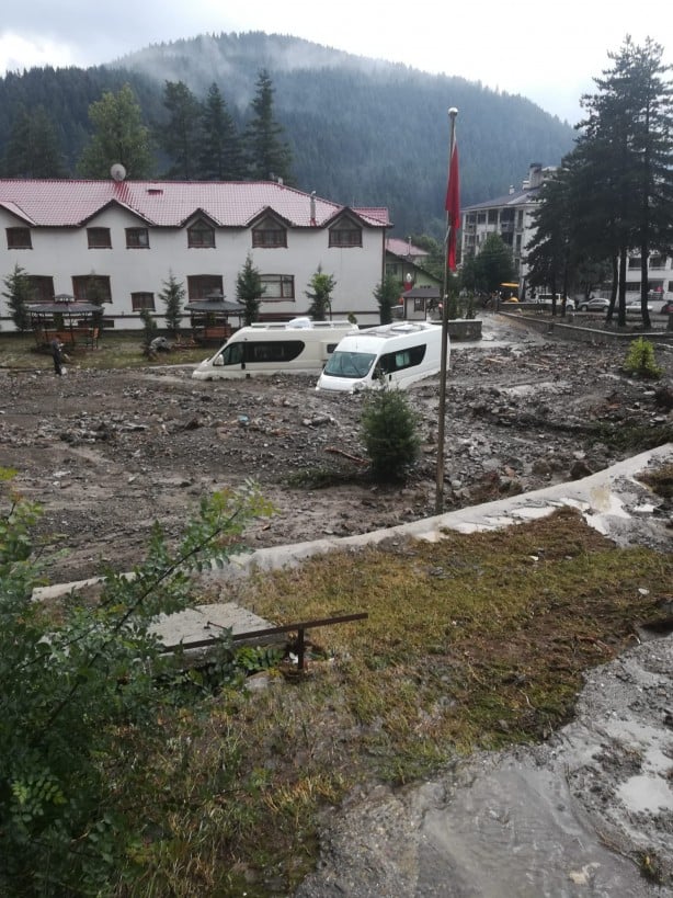 Foto - Karadeniz'de sel felaketi! Suyun yüksekliği 4 metreyi buldu! Haber alınamayan yerler var