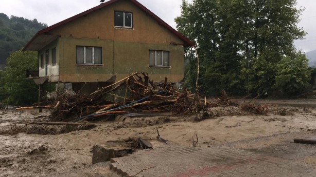 Foto - Karadeniz'de sel felaketi! Suyun yüksekliği 4 metreyi buldu! Haber alınamayan yerler var