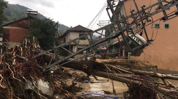 Foto - Karadeniz'de sel felaketi! Suyun yüksekliği 4 metreyi buldu! Haber alınamayan yerler var