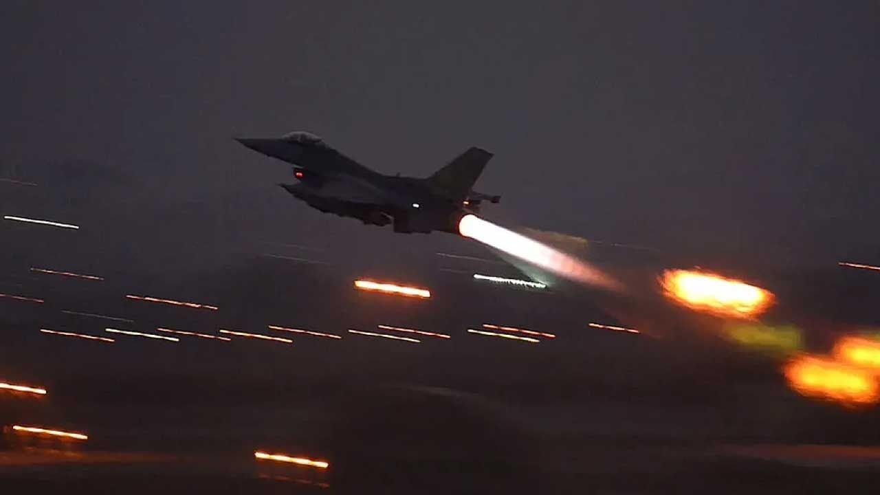 Foto - Karadeniz'de sıcak saatler! F-16 savaş uçakları tarafından vuruldu