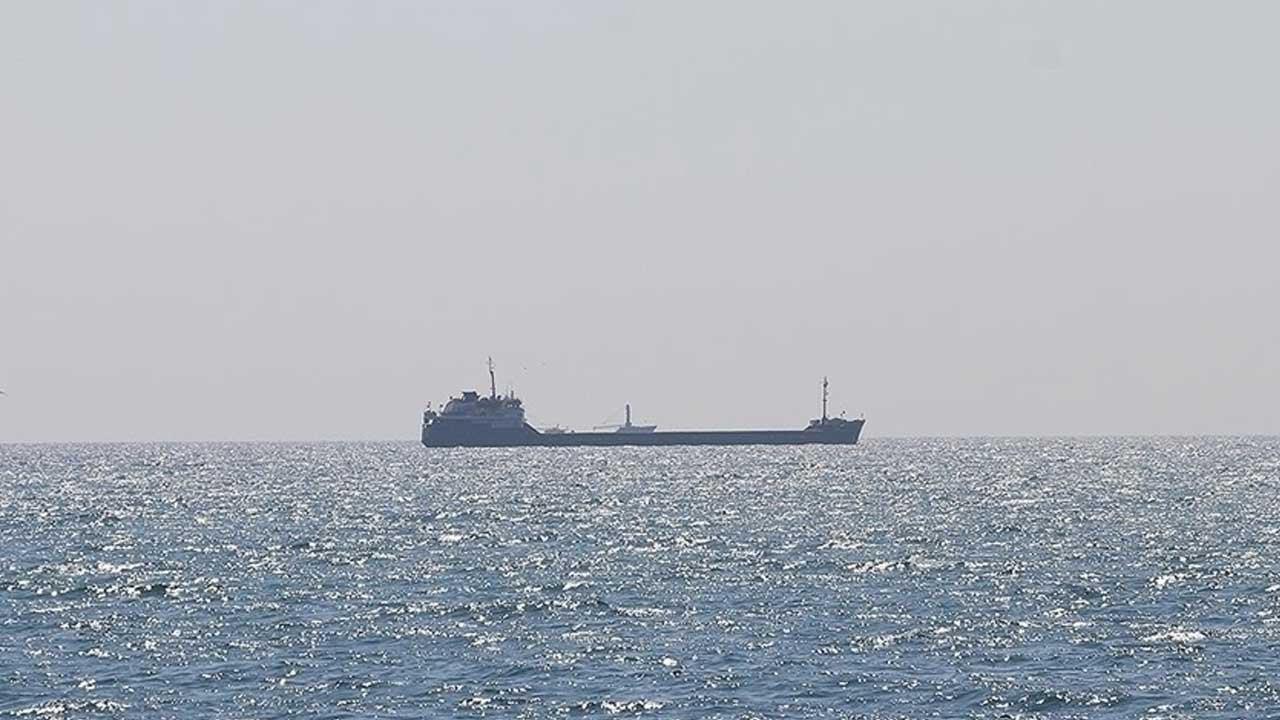 Karadeniz'de sular ısındı! Rusya'ya ait gemiye el konuldu