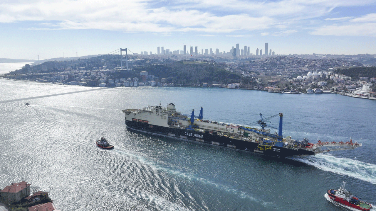 Foto - Karadeniz'deki doğal gazı Türkiye'ye bağlamıştı! "Castorone" İstanbul Boğazı'ndan geçti