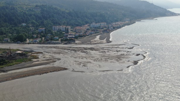 Karadeniz'in rengi kahverengiye büründü!