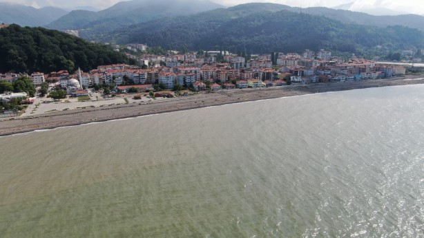 Foto - Karadeniz'in rengi kahverengiye büründü!