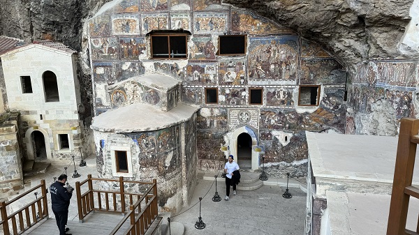 Foto - Karadeniz’in tarihi güzelliği: Sümela Manastırı