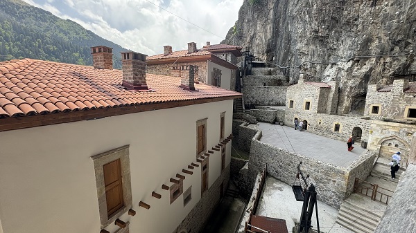Foto - Karadeniz’in tarihi güzelliği: Sümela Manastırı