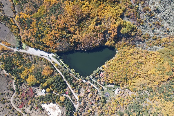 Karagöl'e sonbahar geldi: Sarının her tonu