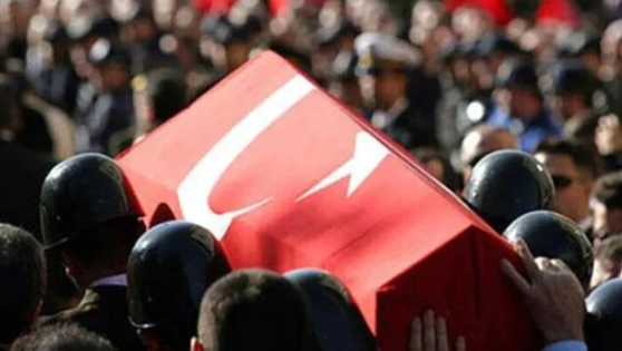 Foto - Karahasanoğlu Uğur Dündar’ı paçavraya çevirdi "Şerefsiz"