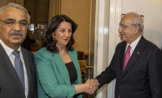 Foto - Karahasanoğlu Uğur Dündar’ı paçavraya çevirdi "Şerefsiz"