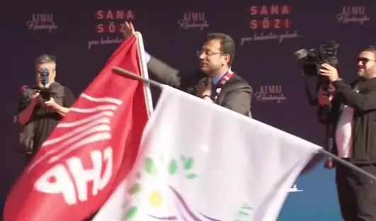 Foto - Karahasanoğlu Uğur Dündar’ı paçavraya çevirdi "Şerefsiz"