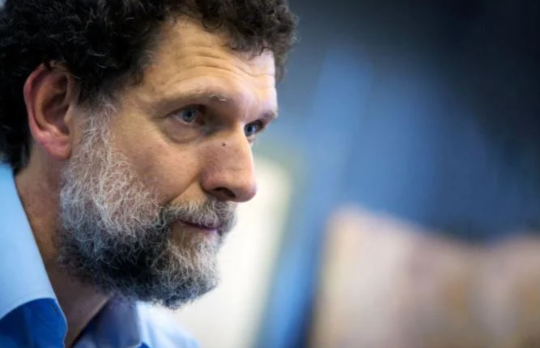 Foto - Karahasanoğlu Uğur Dündar’ı paçavraya çevirdi "Şerefsiz"