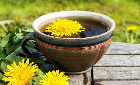 Foto - Karahindiba: resmen savaş veriyor, diğerlerini unutun! Yararı şok etti! Kullanınca her şey değişecek! Tüm gün 1 bardak kadar..