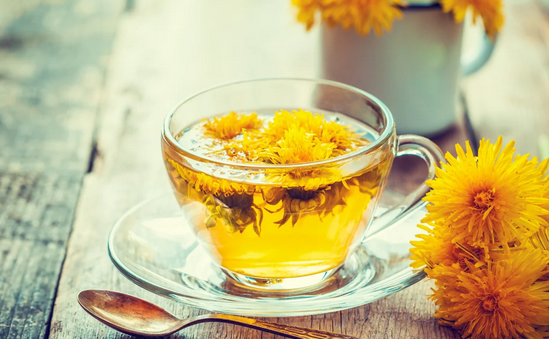 Foto - Karahindiba: resmen savaş veriyor, diğerlerini unutun! Yararı şok etti! Kullanınca her şey değişecek! Tüm gün 1 bardak kadar..