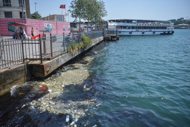 Foto - Karaköy’de tepki çeken manzara! Vatandaşlar gözlerine inanamadı