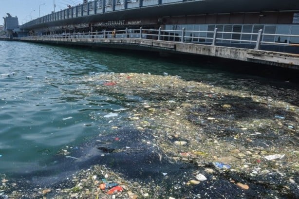 Foto - Karaköy’de tepki çeken manzara! Vatandaşlar gözlerine inanamadı