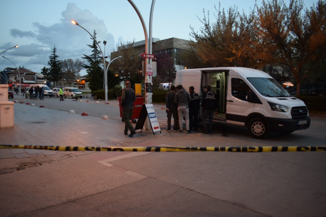 Foto - Karaman'da fünye ile patlatılan çantadan para çıktı