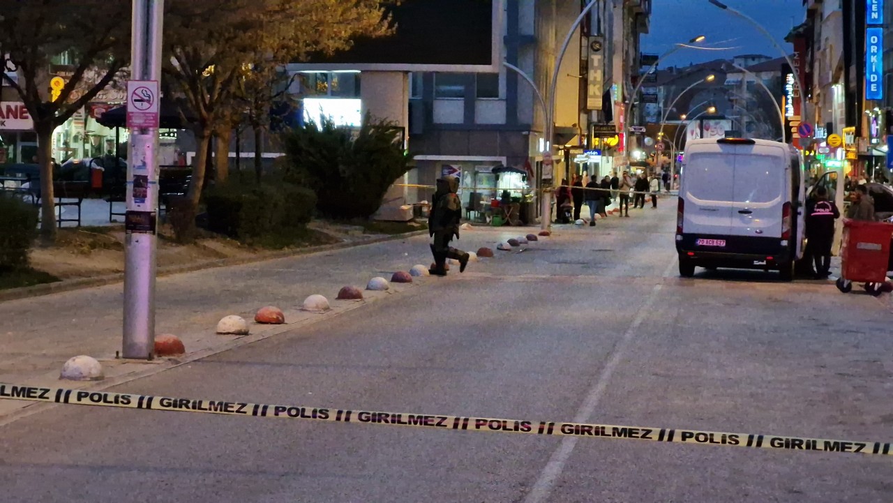 Foto - Karaman'da fünye ile patlatılan çantadan para çıktı