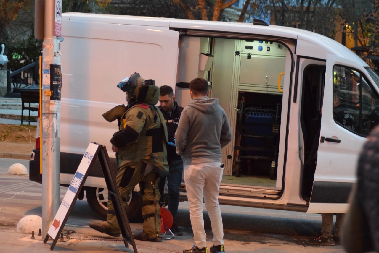 Foto - Karaman'da fünye ile patlatılan çantadan para çıktı