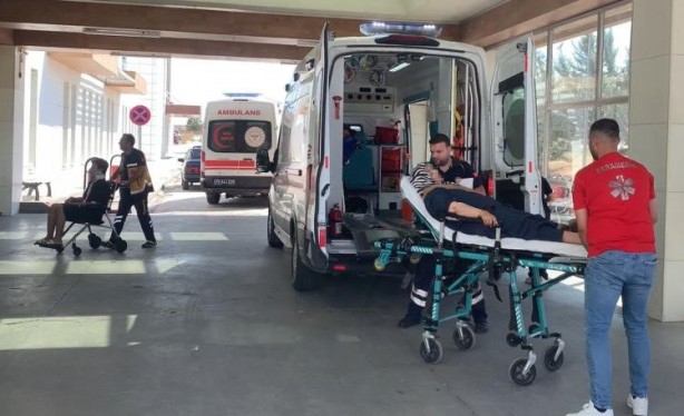 Foto - Karaman’da otomobil yoldan çıktı