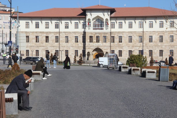 Foto - Karamollaoğlu "Bu hizmet değil" demişti, yolcu rekoru kırdı