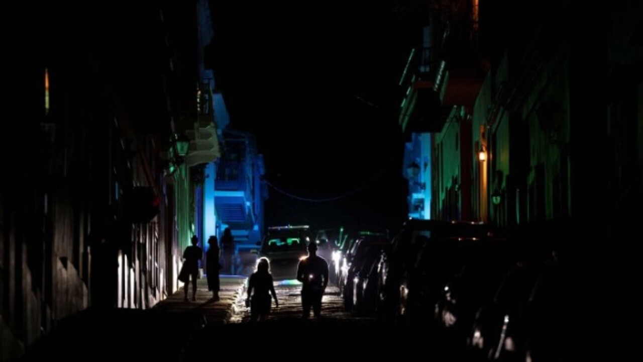 Foto - Karanlığa gömüldüler! O ülkede yüzbinlerce kişi elektriksiz ve susuz kaldı