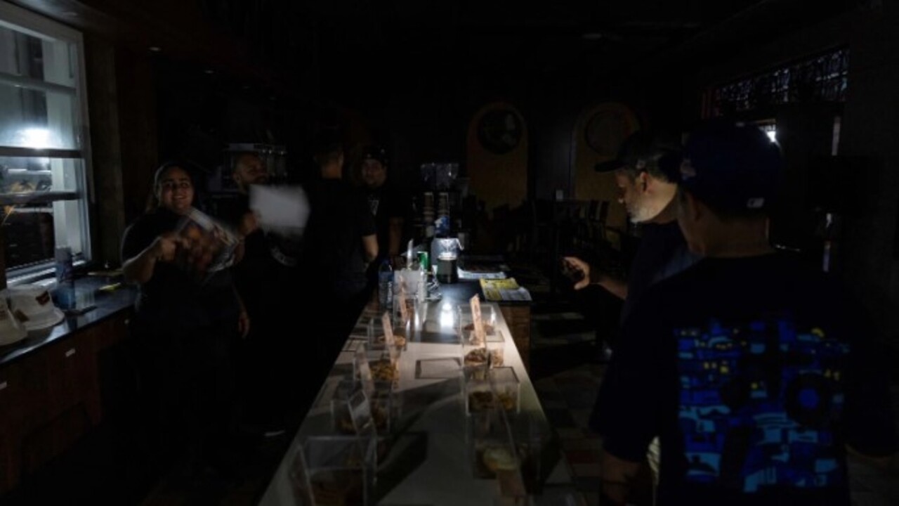 Foto - Karanlığa gömüldüler! O ülkede yüzbinlerce kişi elektriksiz ve susuz kaldı