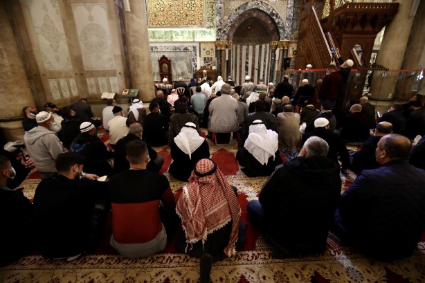 Foto - Kudüs'teki Müslümanlar Mescid-i Aksa'ya akın etti