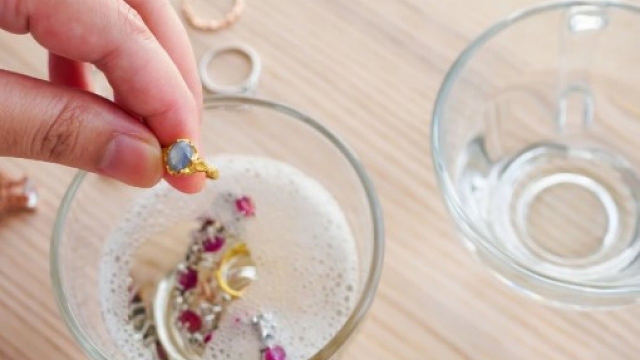 Kararan altını parlatmanın en kolay yolu: Bu yöntem çok işe yarıyor