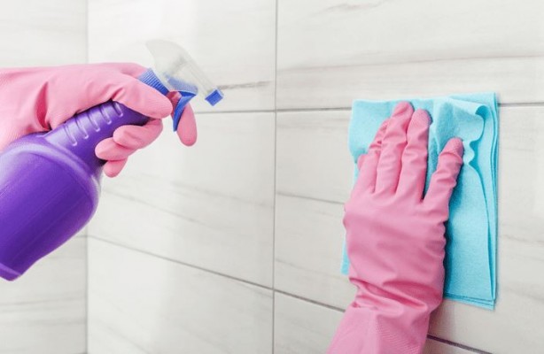 Foto - Kararan silikonları bu yöntemle temizleyin