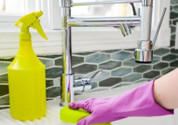 Foto - Kararan silikonları bu yöntemle temizleyin