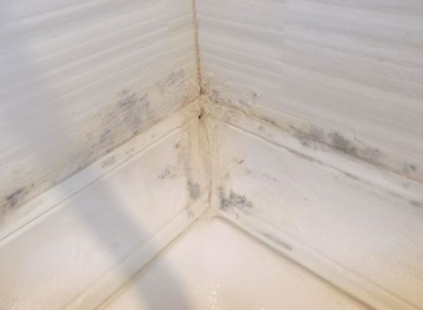 Foto - Kararan silikonları bu yöntemle temizleyin