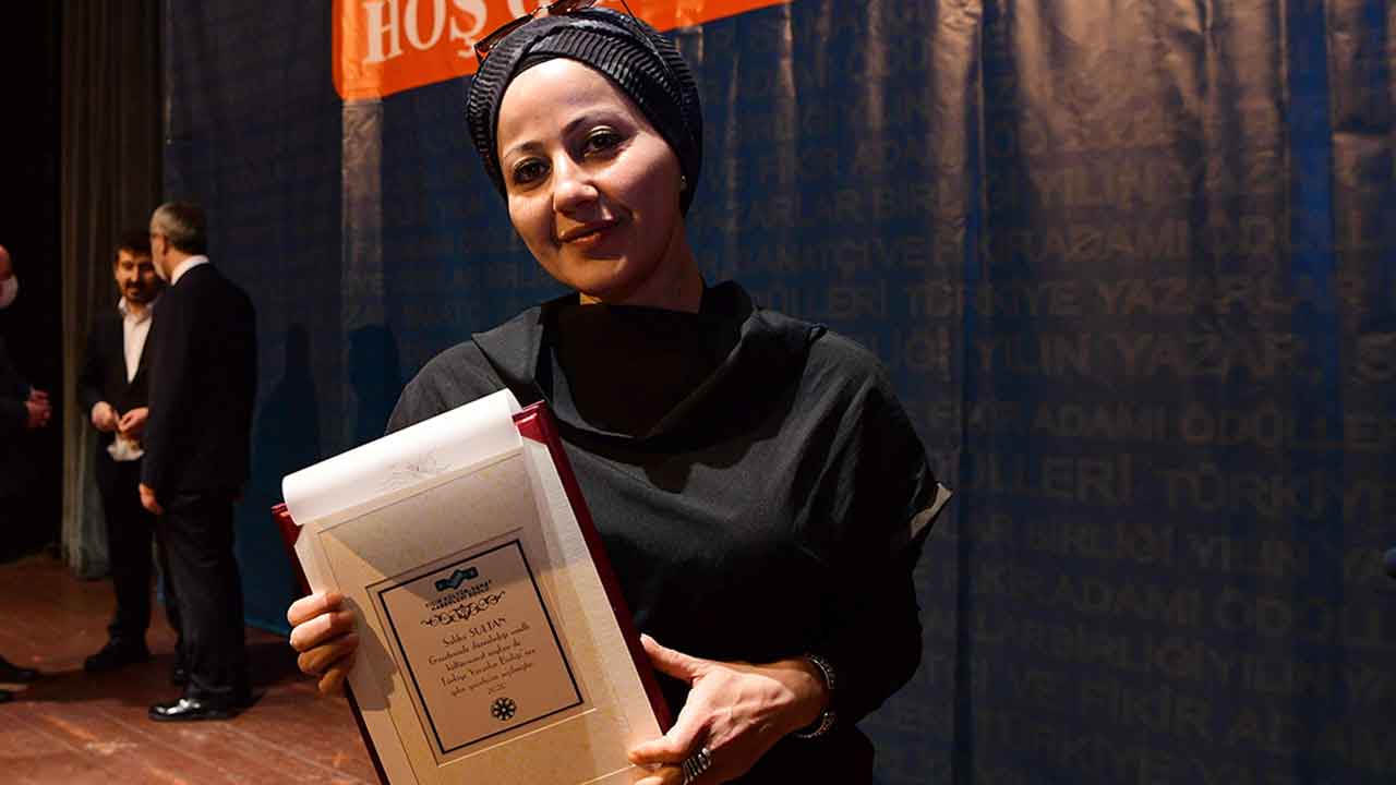 Karar’ın tesettürlü yazarı Saliha Sultan'ın derdine bakın