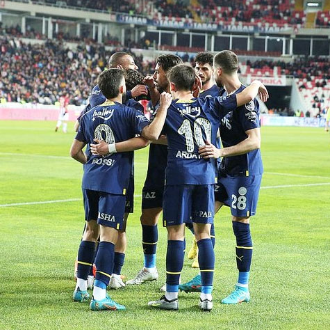 Kararını verdi: Altın değerinde isim! Fenerbahçe işi bitirmek üzere…