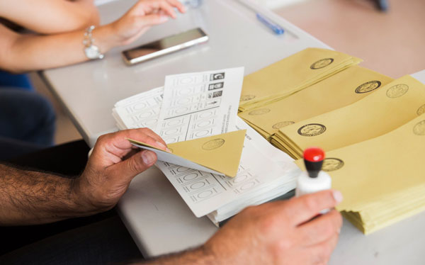 Foto - Kararsız seçmen tarafını seçti! Birilerini perişan edecek anket