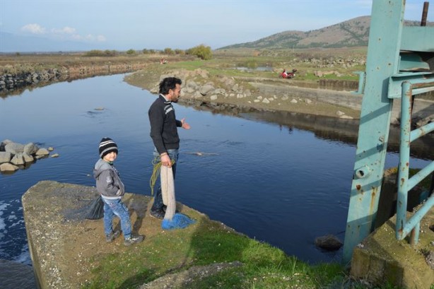 Foto - Karasu Çayı artık 'adı gibi' akıyor