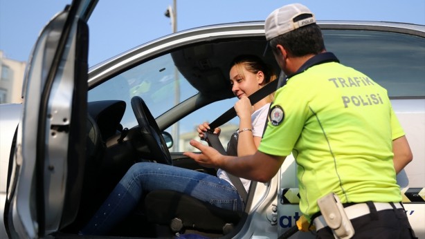 Foto - Karayollarında yeni dönem! Trafikte bunu yapmayan yandı