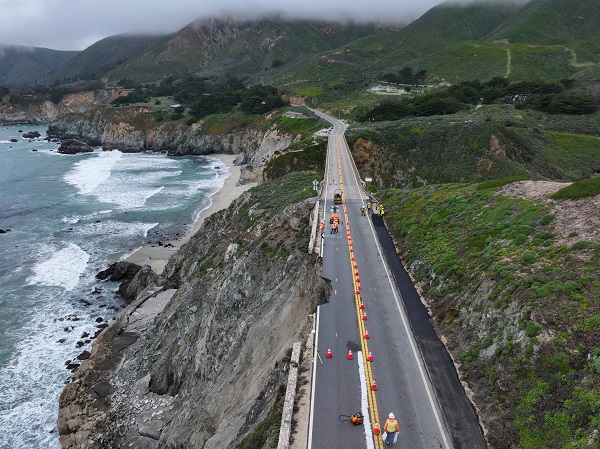 Foto - Karayolu çöktü, 1600 kişi mahsur kaldı