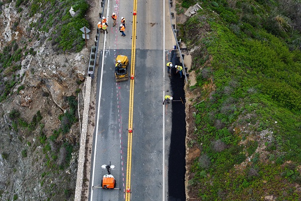 Foto - Karayolu çöktü, 1600 kişi mahsur kaldı